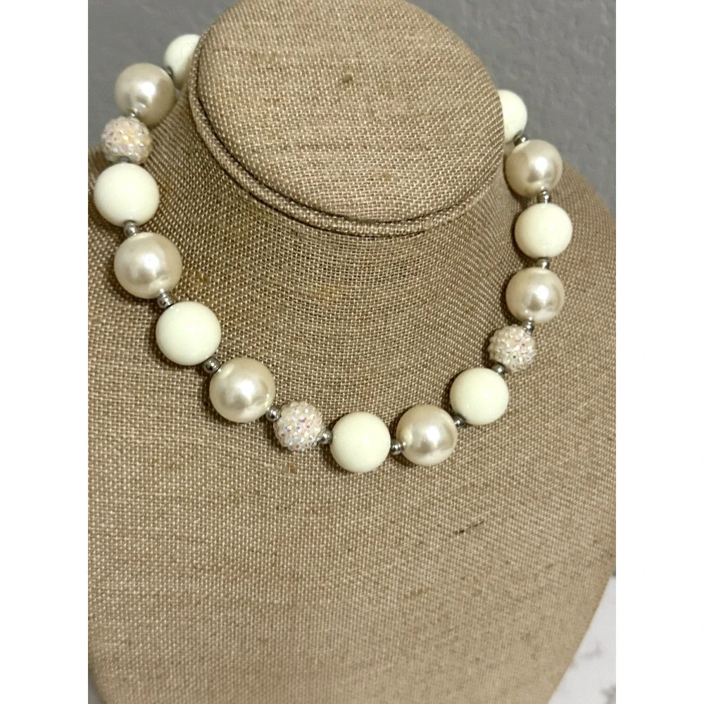 Vintage‎ Glam Chunky Faux Pearl Necklace with Rhinestone Bead Accent - Picture 3 of 4
